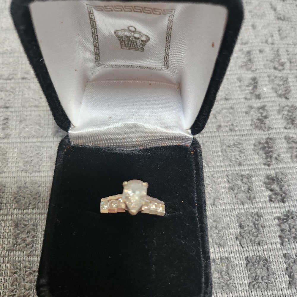 Diamond engagement ring